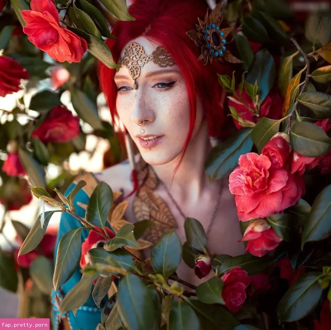 Lightning Cosplay - Photo #07
