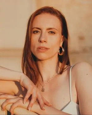 Lara Dandelion Seibert