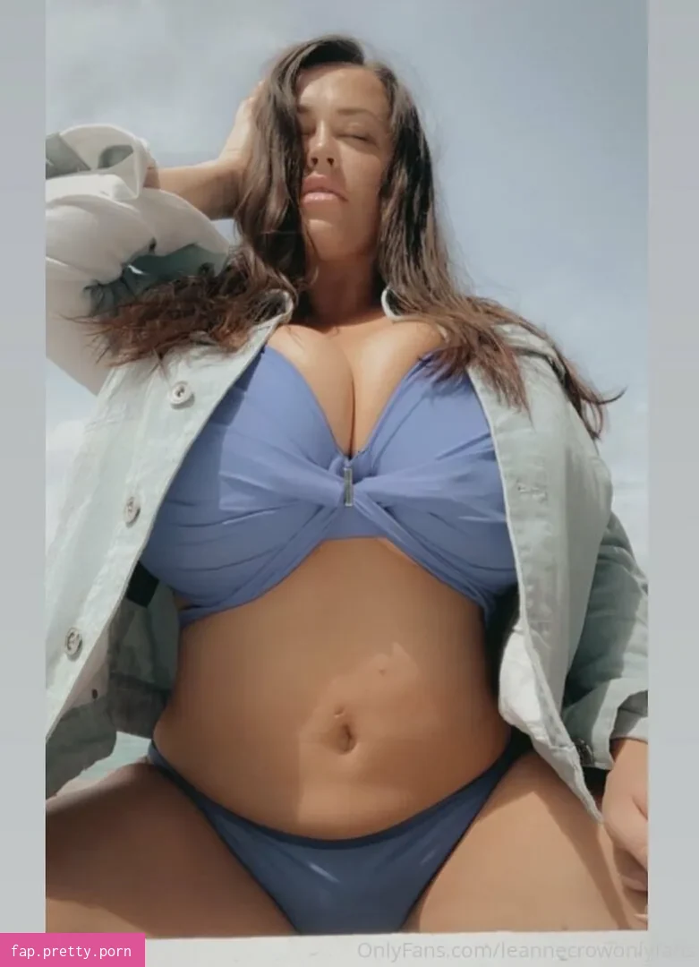 leannecrowonlyfans - Photo #01