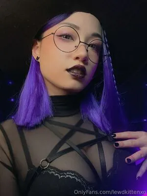 Lewdkittenxo