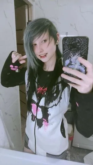 little_emo_kitten
