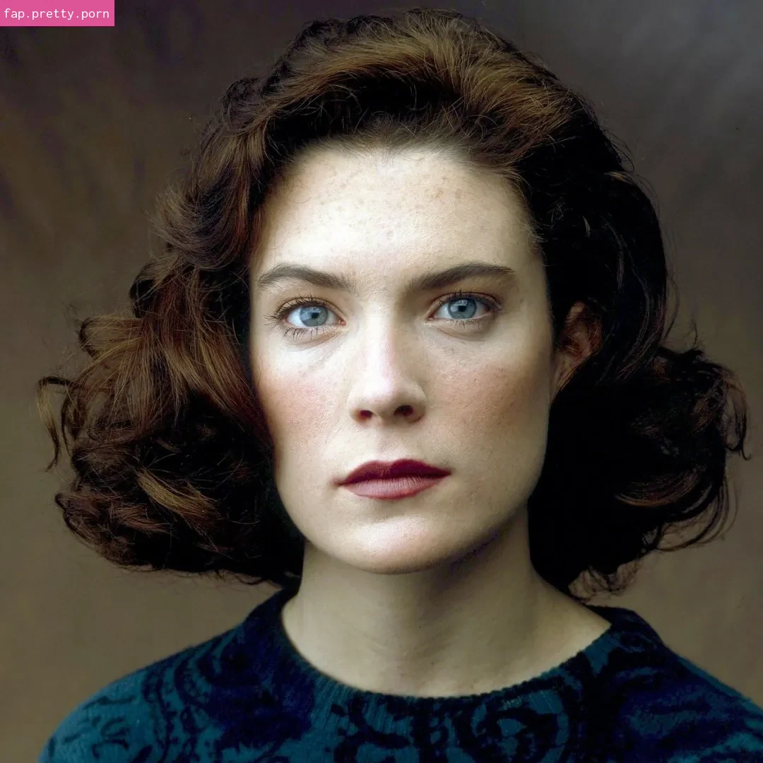 Lara Flynn Boyle - Photo #11