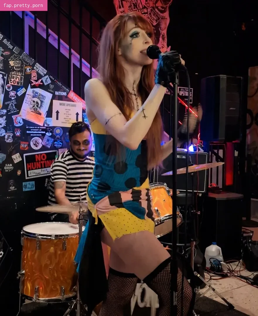 Lisa Foiles - Photo #24