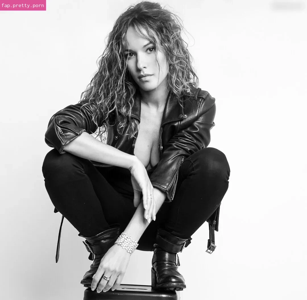 Élodie Fontan - Photo #01