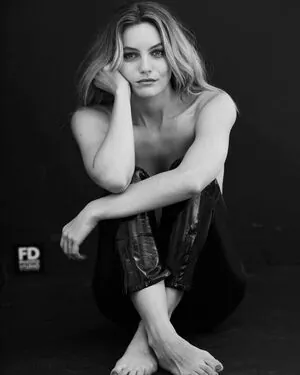 Leila George