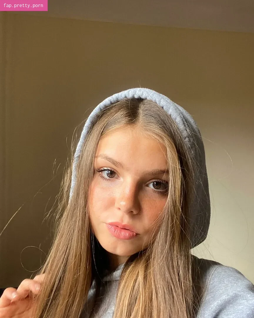 Lena Gross - Photo #07