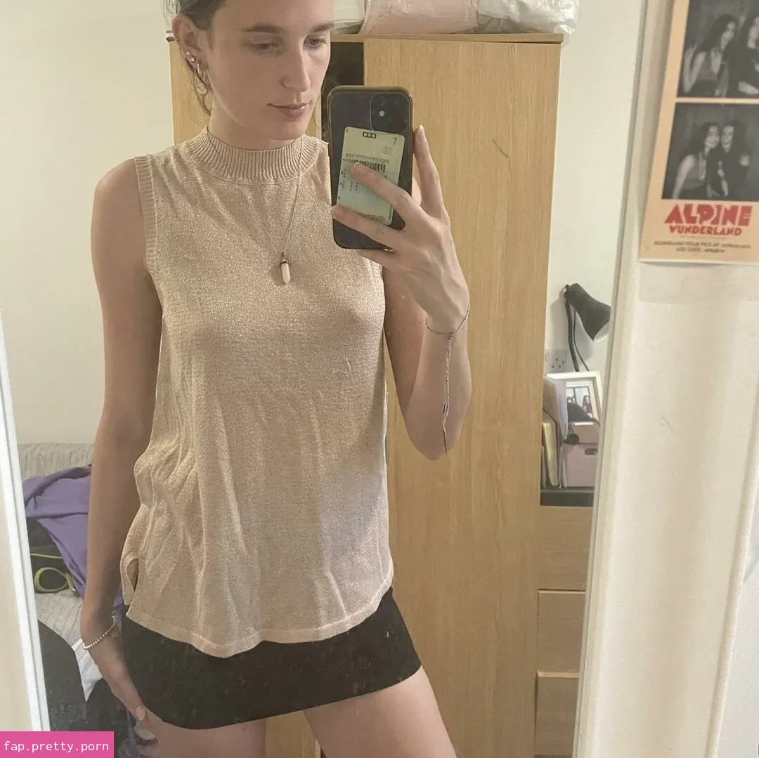 Lara Hopkins - Photo #23