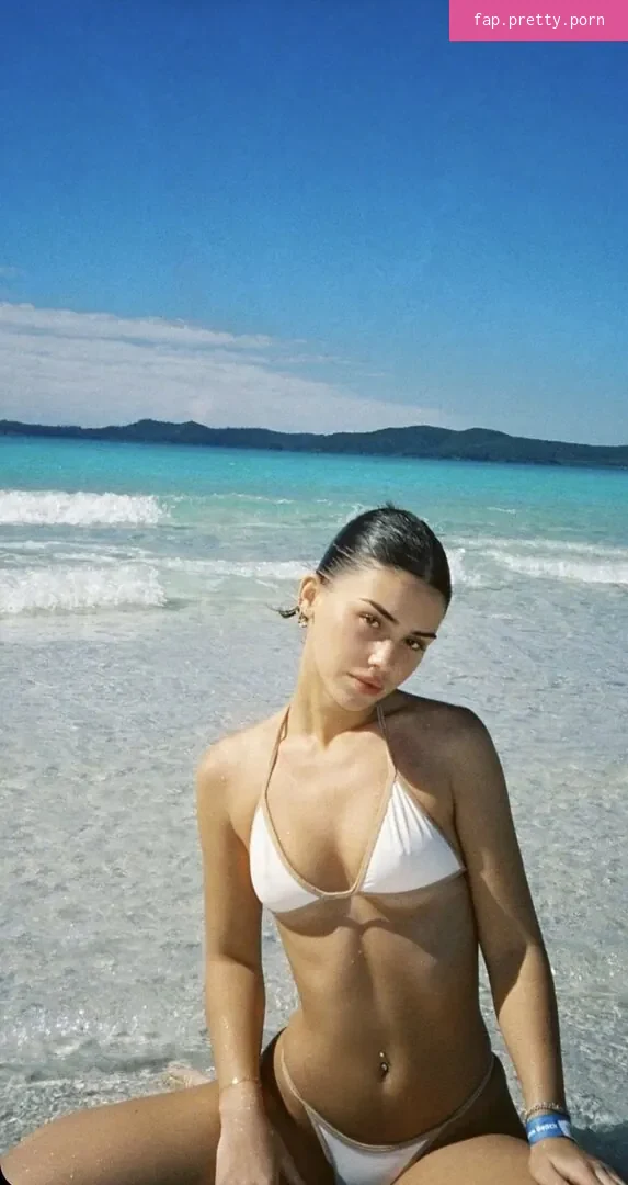 Leah Halton - Photo #32