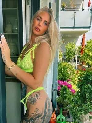 lee_hart_xx
