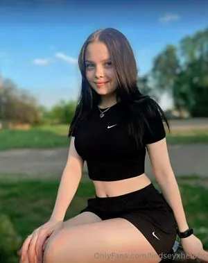 lindseyxheartx