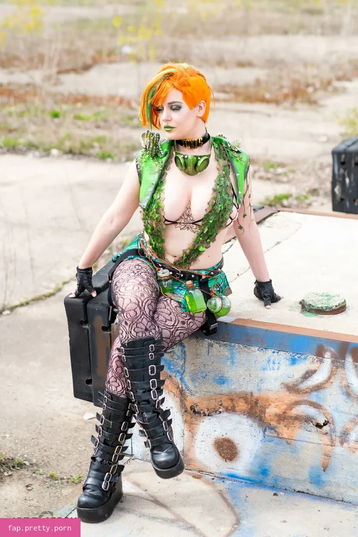 LisaLouWho - Photo #48