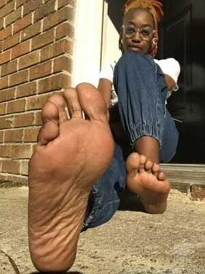 littleebonyfeet