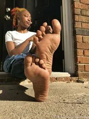 littleebonyfeet