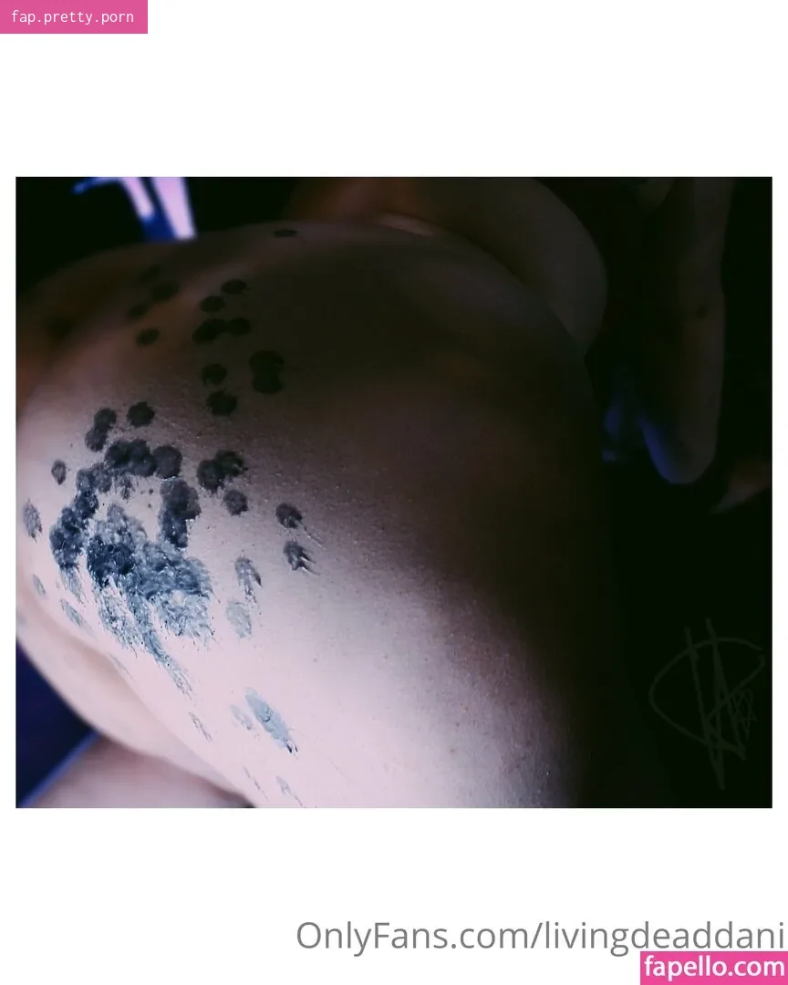 livingdeaddani - Photo #06