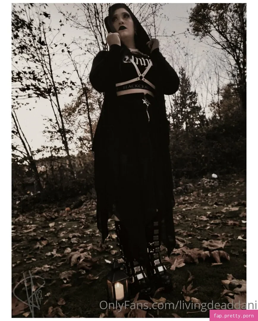 livingdeaddani - Photo #25