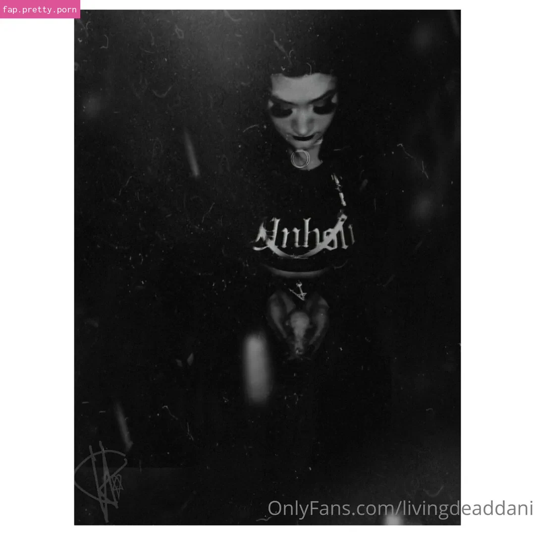 livingdeaddani - Photo #32