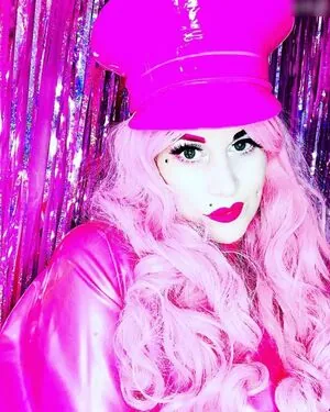 LaJenTrois - Jen Roomes