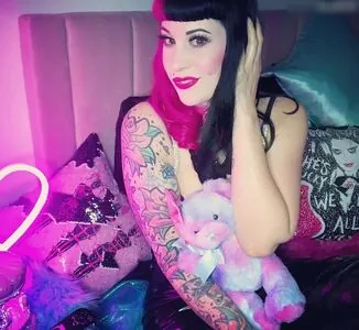 LaJenTrois - Jen Roomes