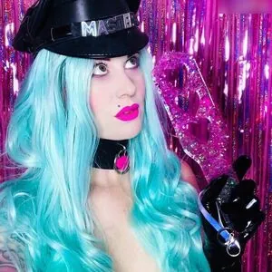 LaJenTrois - Jen Roomes