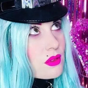 LaJenTrois - Jen Roomes