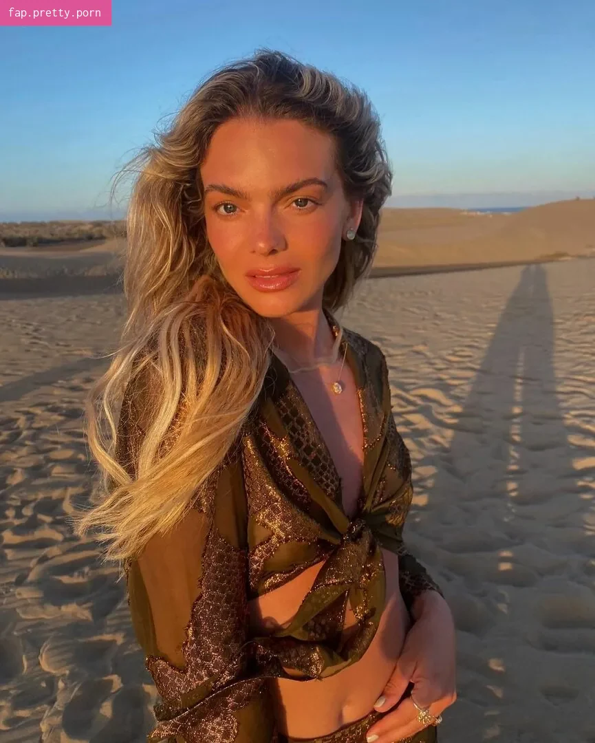 Louisa Johnson - Photo #06