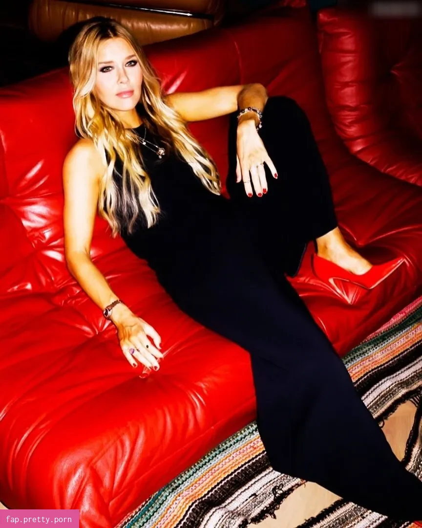 Laura Karasek - Photo #17
