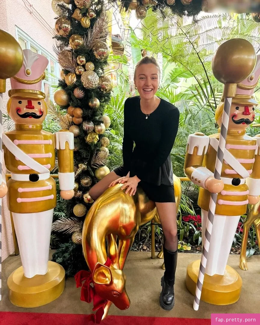 Lilly Krug - Photo #23