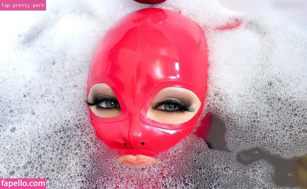 Latex Lucy - Photo #21