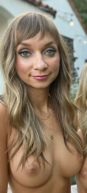 Lauren Lapkus