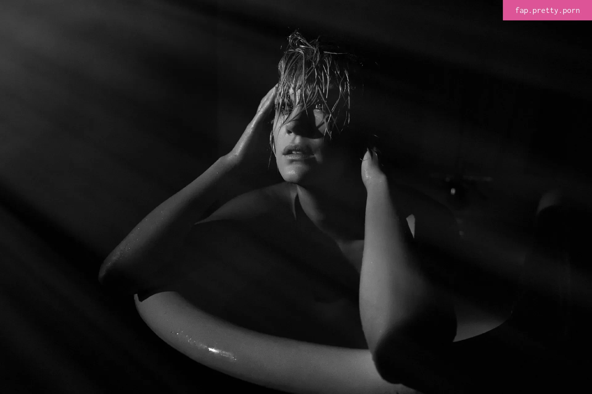 Lauren Lee Smith - Photo #06