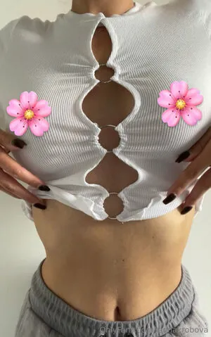 Leonakrobova, Leosweet content