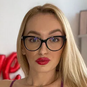 Leonakrobova, Leosweet