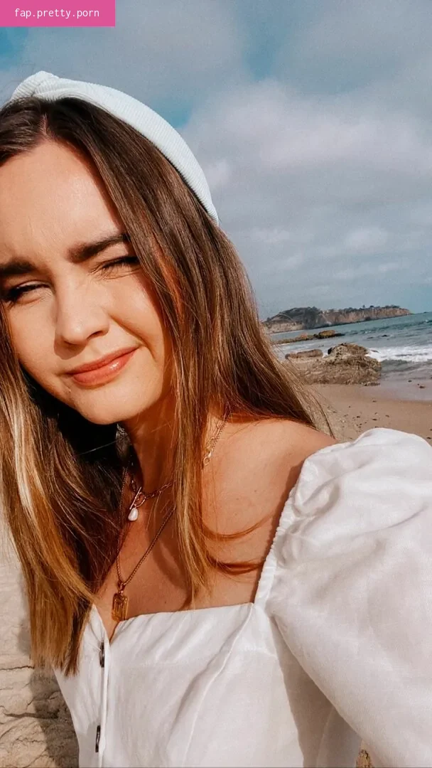 Liana Liberato - Photo #06