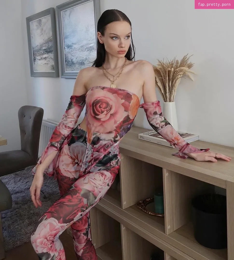 Liora Lapointe - Photo #05