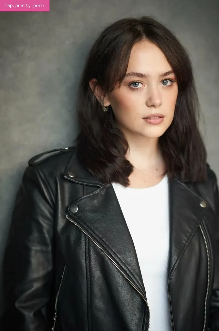 Lucy Loken - Photo #07