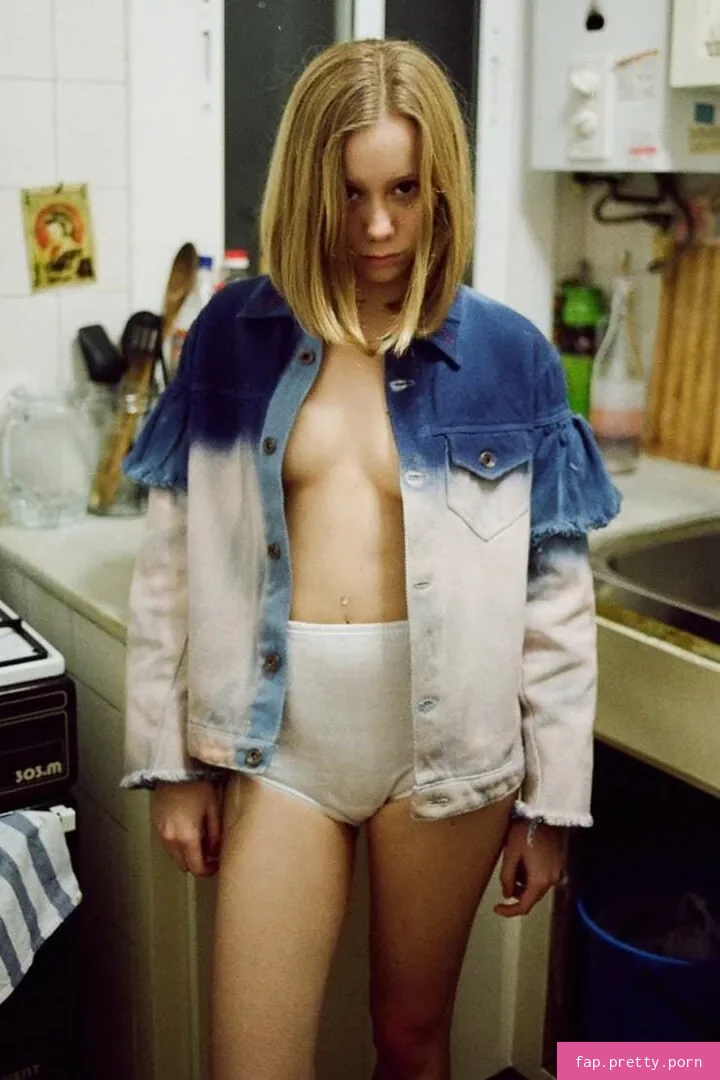 Laia Manzanares - Photo #01