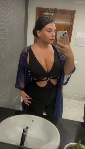 Lara.Marie.v__