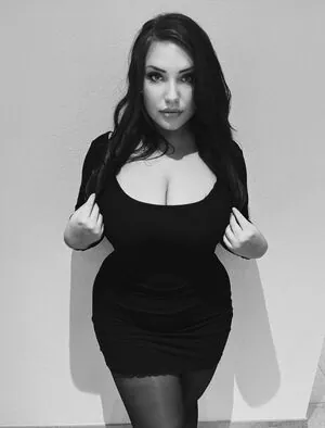 Lara.Marie.v__