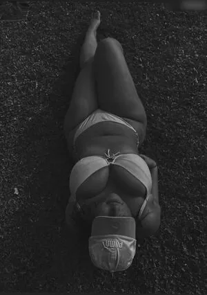 Lara.Marie.v__