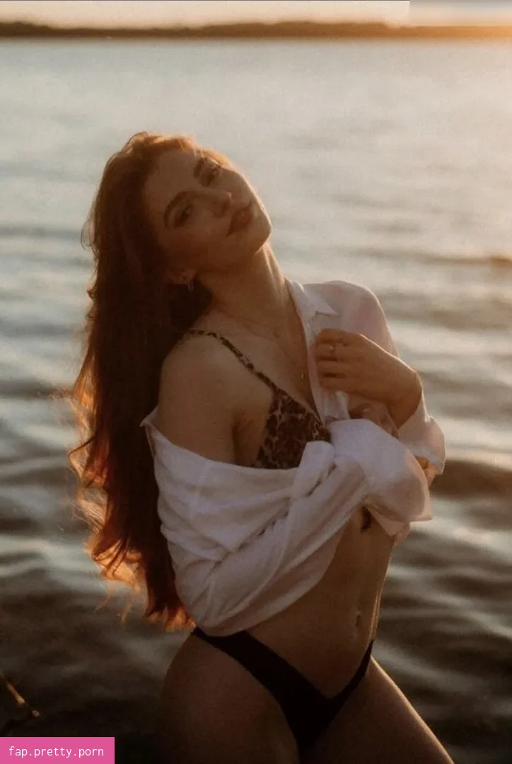 Laura Michelle Maske - Photo #08
