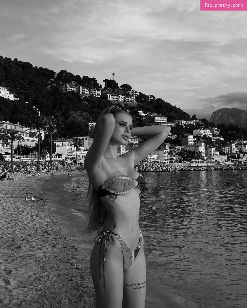 Laura Modzelewski - Photo #03