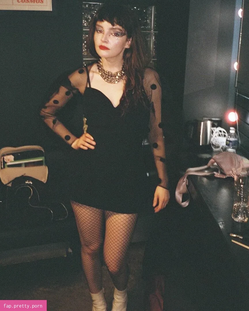Lauren Mayberry - Photo #34