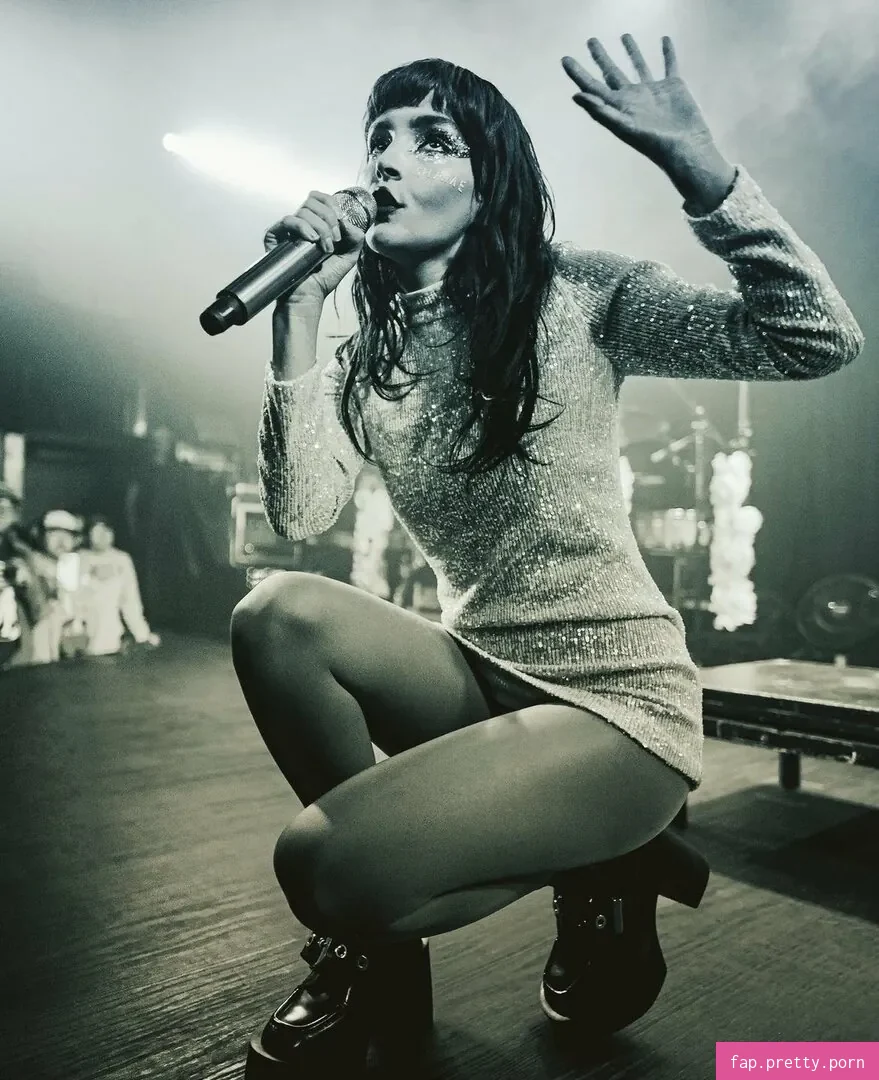 Lauren Mayberry - Photo #44