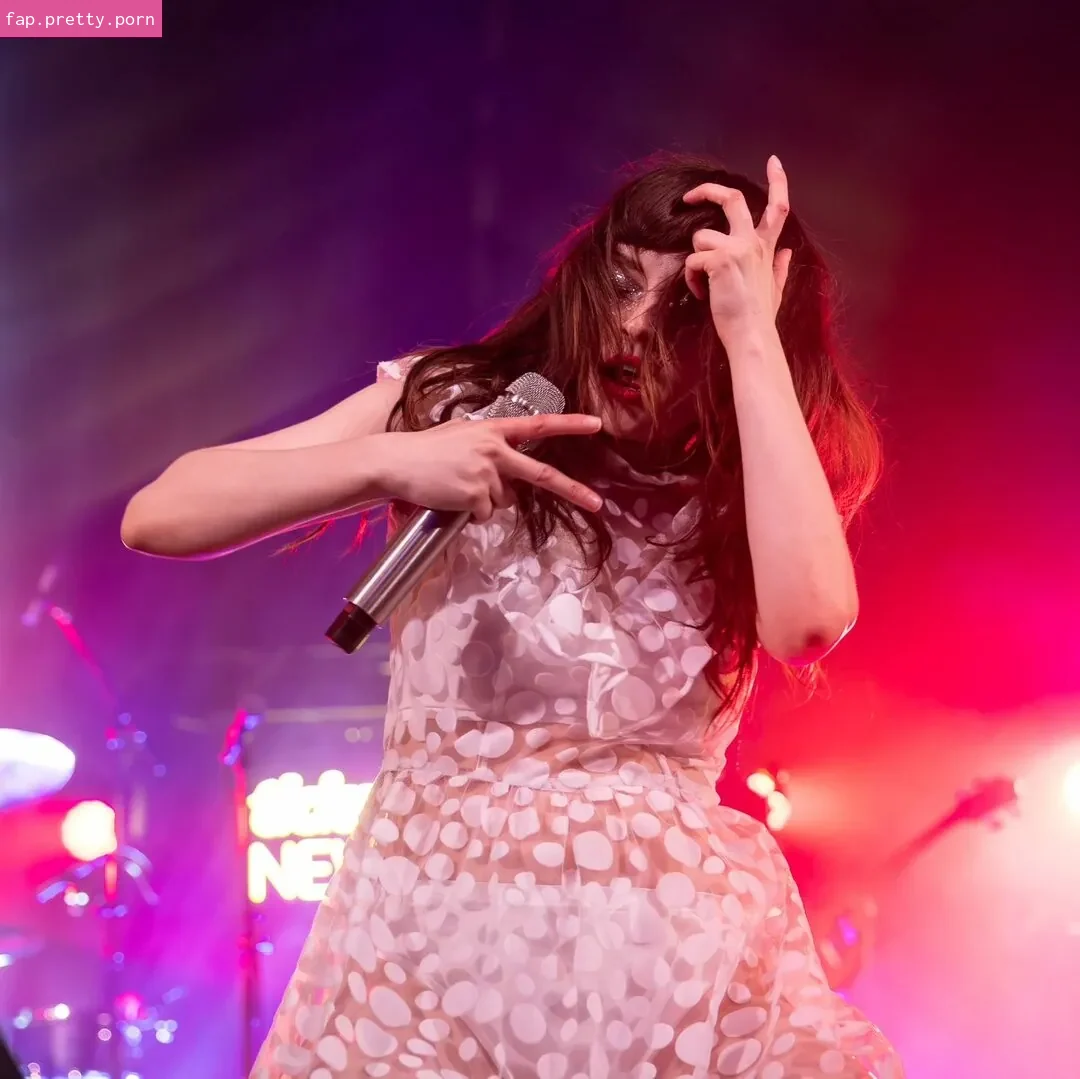 Lauren Mayberry - Photo #67