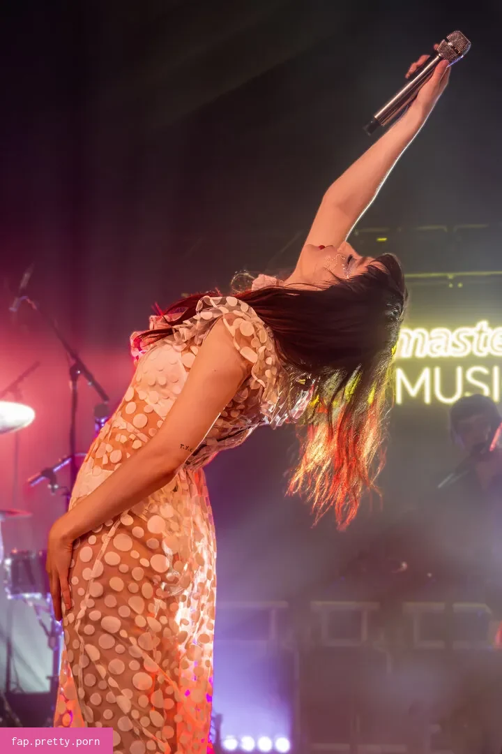Lauren Mayberry - Photo #88