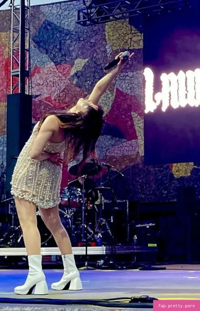 Lauren Mayberry - Photo #38