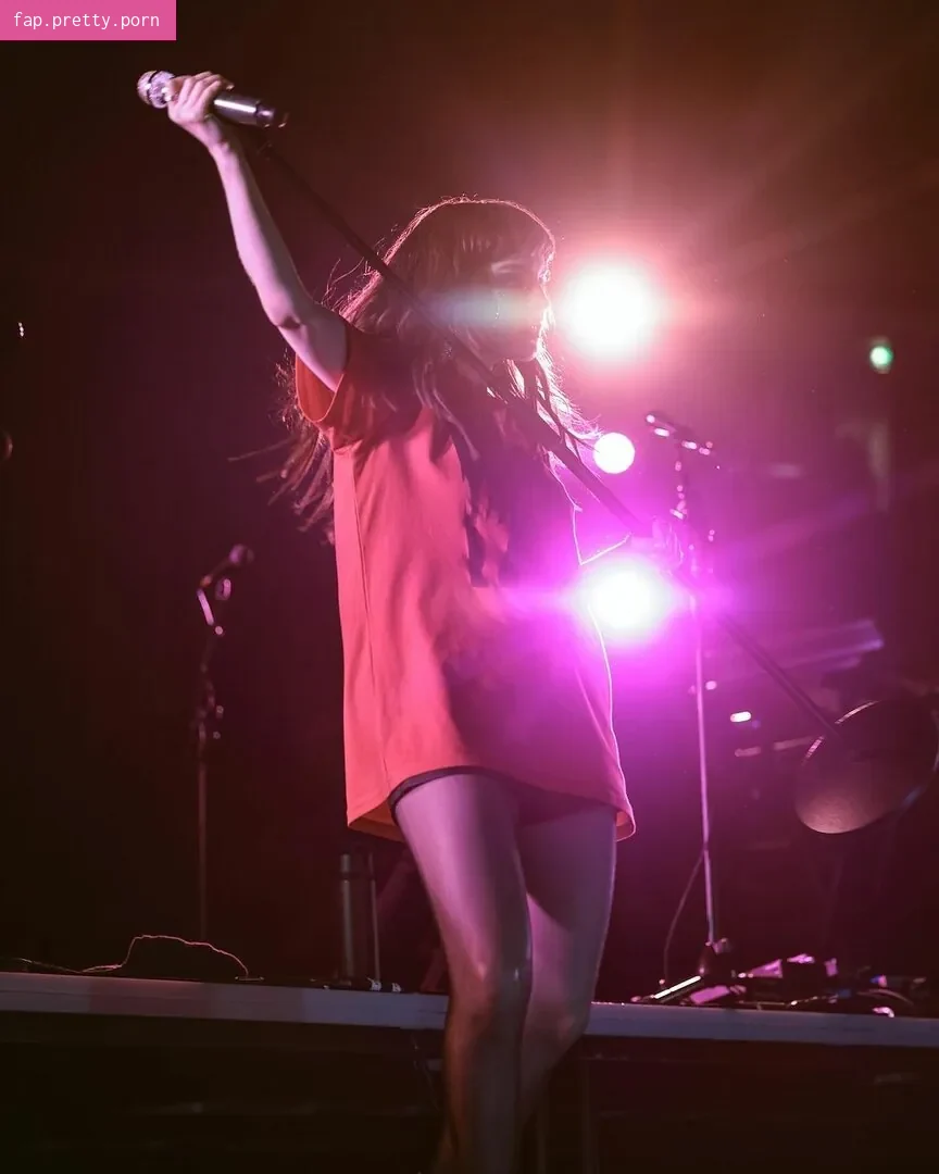 Lauren Mayberry - Photo #12