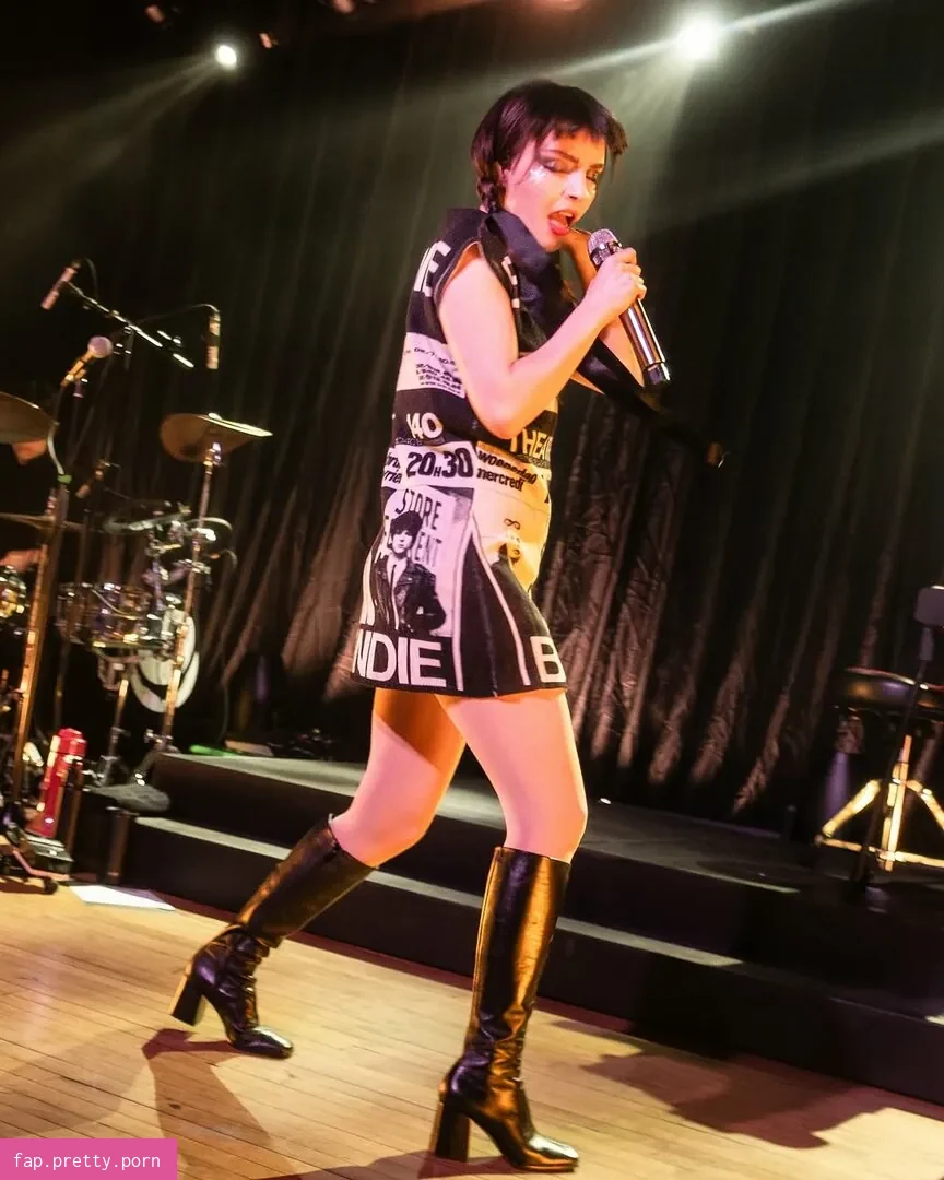 Lauren Mayberry - Photo #73