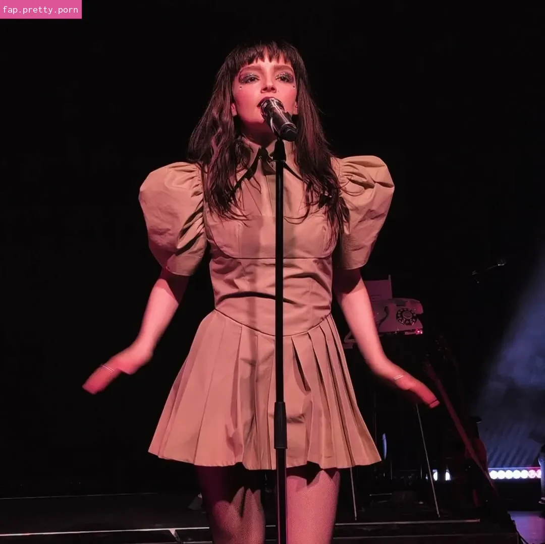 Lauren Mayberry - Photo #02