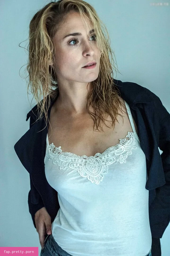 Lea Marlen Woitack - Photo #01